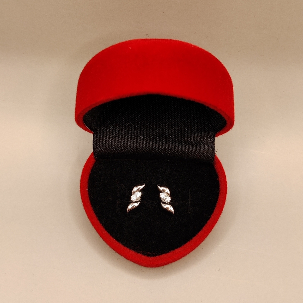Very small piece of beautiful earrings